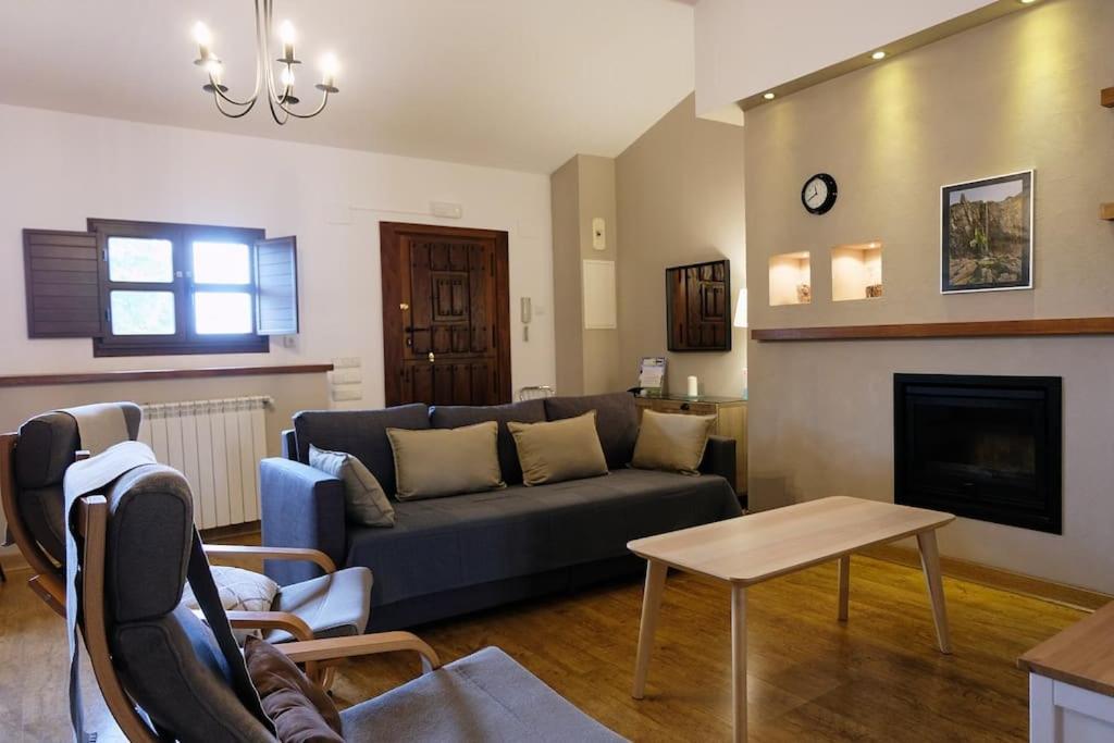 Casa De Pueblo Adosada, En La Zona Rural De Gijon. Hébergement de vacances *