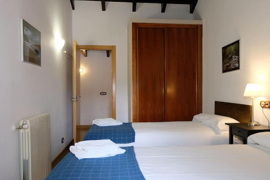 Casa De Pueblo Adosada, En La Zona Rural De Gijon. Hébergement de vacances