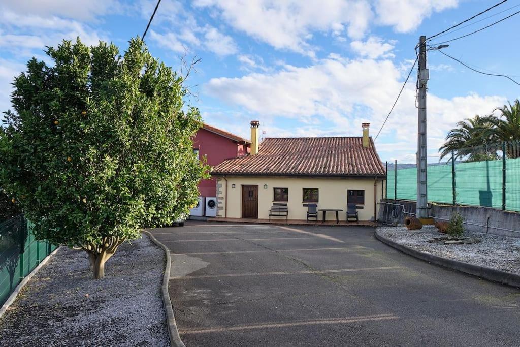 Hébergement de vacances Casa De Pueblo Adosada, En La Zona Rural De Gijon. *