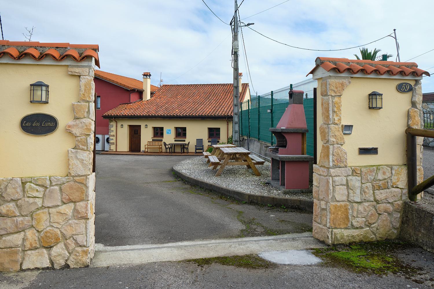 Casa De Pueblo Adosada, En La Zona Rural De Gijon. Hébergement de vacances